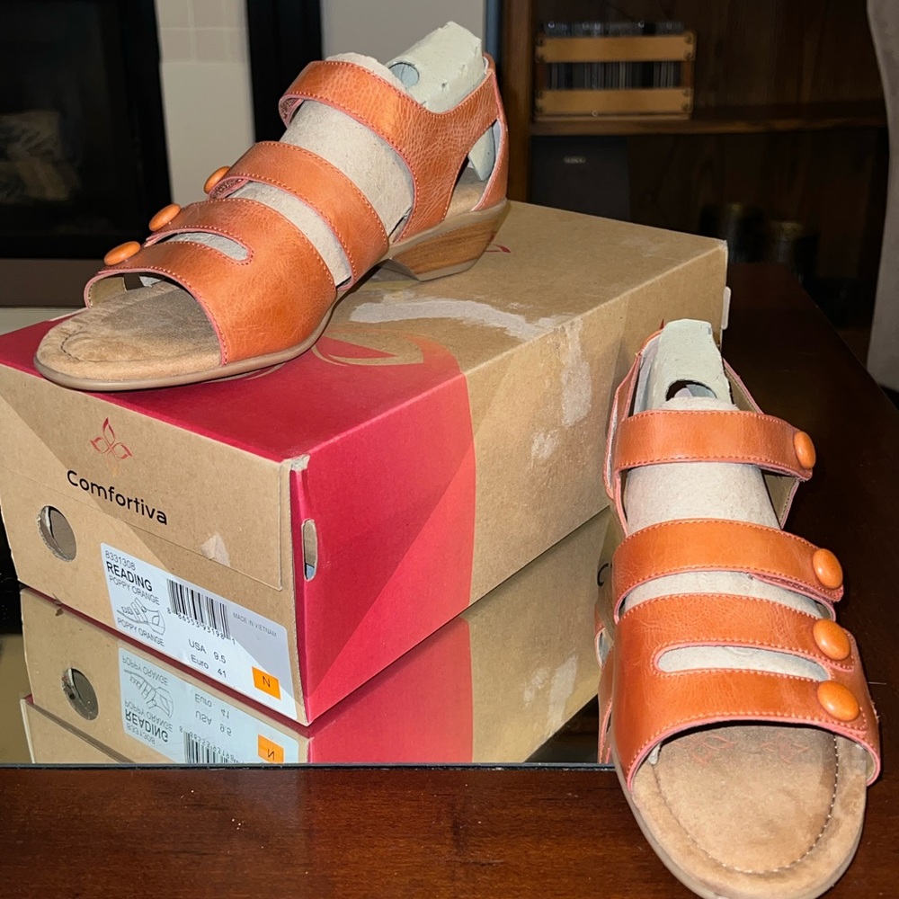 Comfortiva - “Reading” Sandals Leather - Poppy Orange Size 9.5N NIB MSRP $115